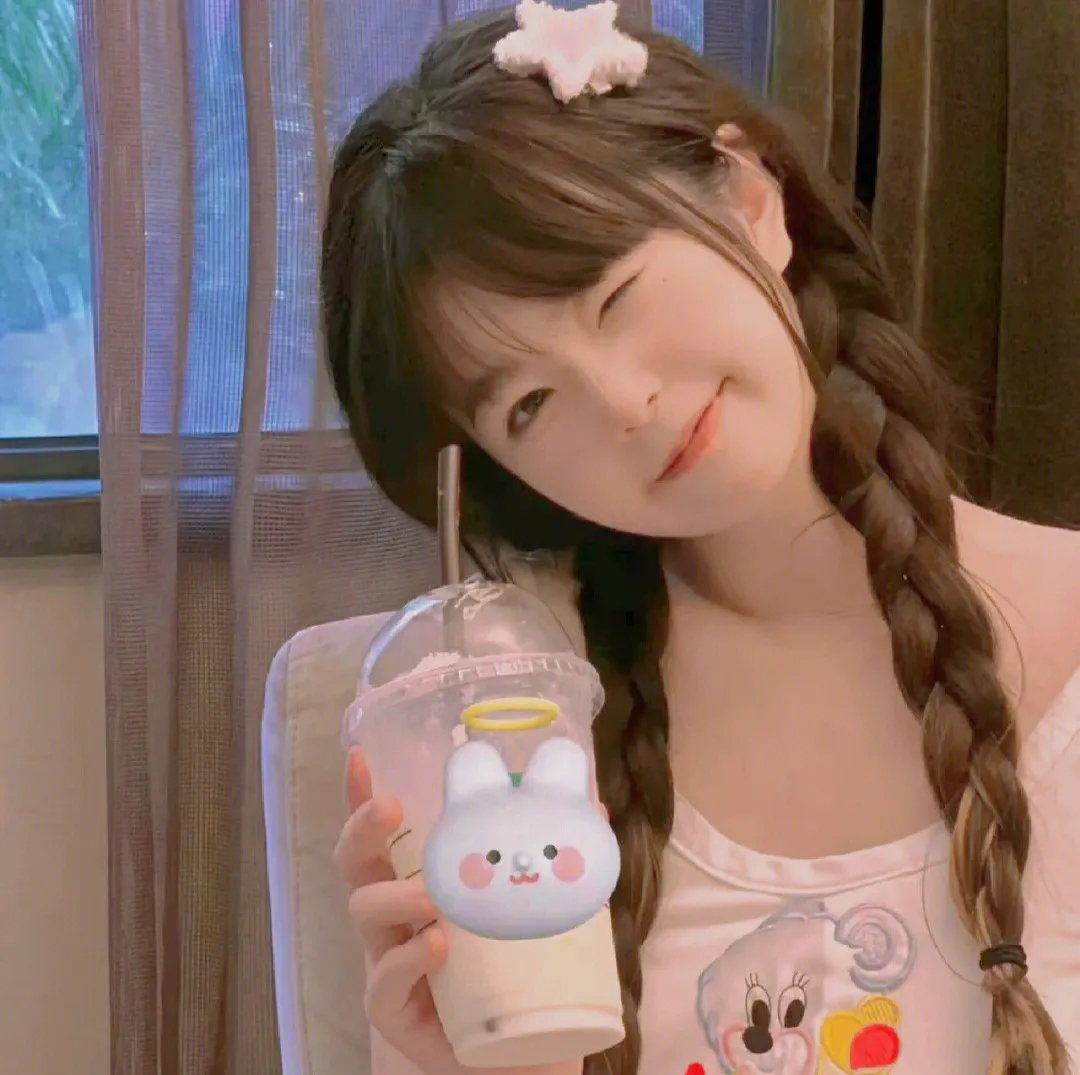隔楼女孩：我们之间的层距